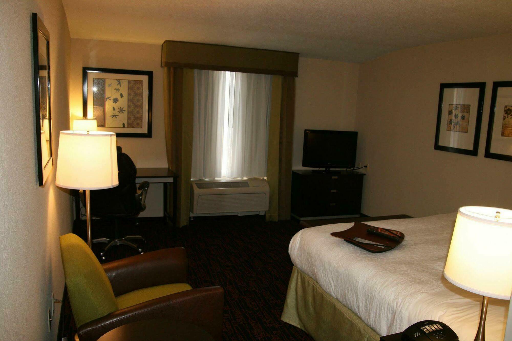 Hampton Inn Jericho - Westbury Habitación foto